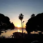 Bright - Cannes, La Croisette * كان