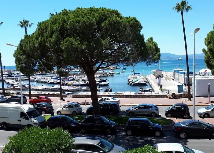 Bright - Cannes, La Croisette