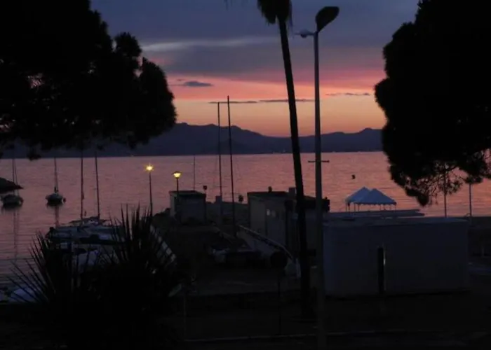 Bright - Cannes, La Croisette